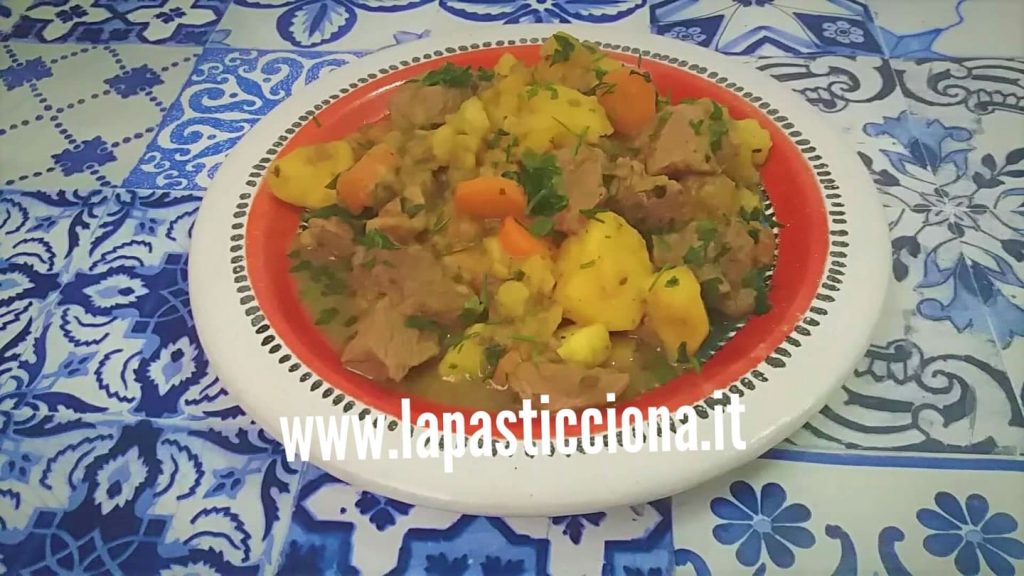 Spezzatino di maiale con patate e carote