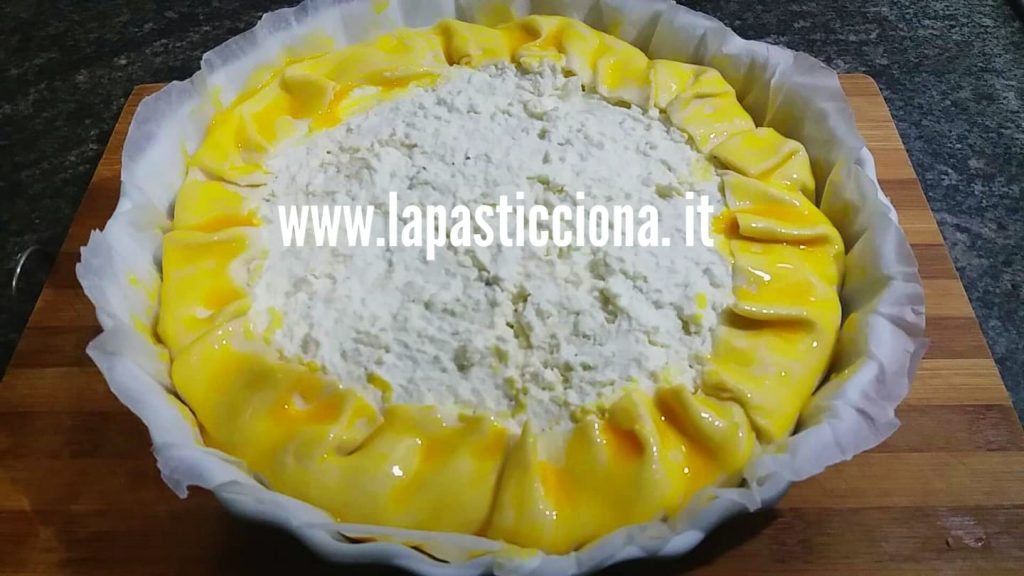 Torta di pasta sfoglia con carciofi e ricotta