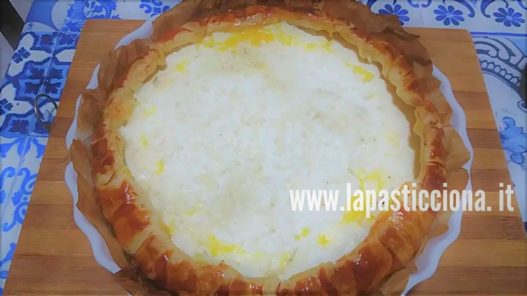 Torta di pasta sfoglia con carciofi e ricotta